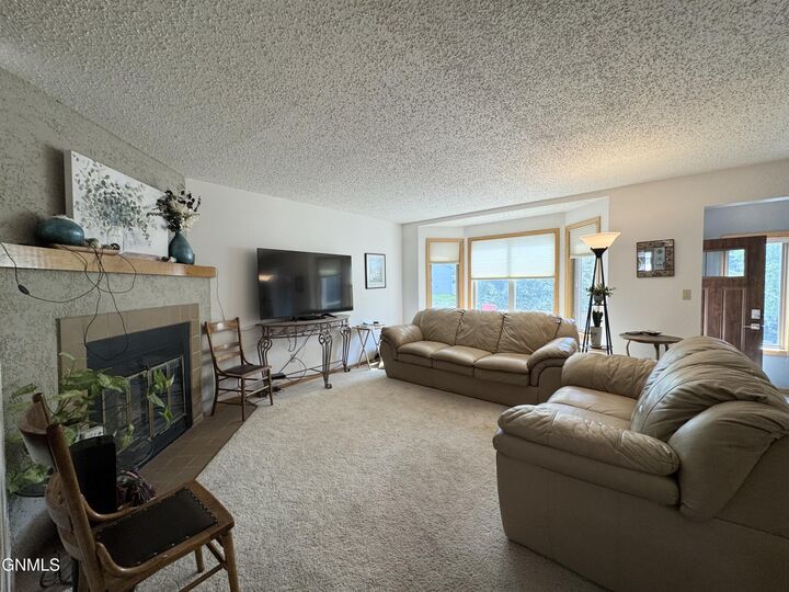 Property Photo:  1522 Cimarron Drive  ND 58503 
