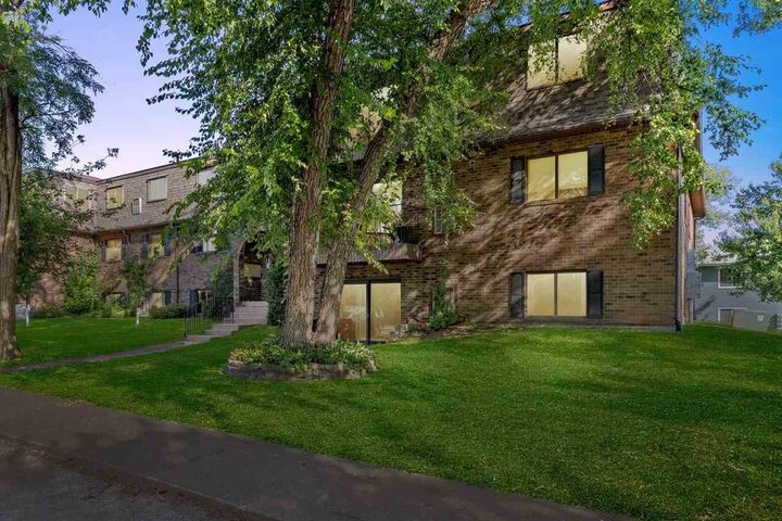 1015 Woodland Heights Ct SE 12   IA 52403 photo