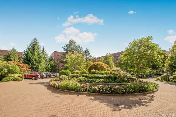 Property Photo:  10 Stewart Place 6fe  NY 10603 
