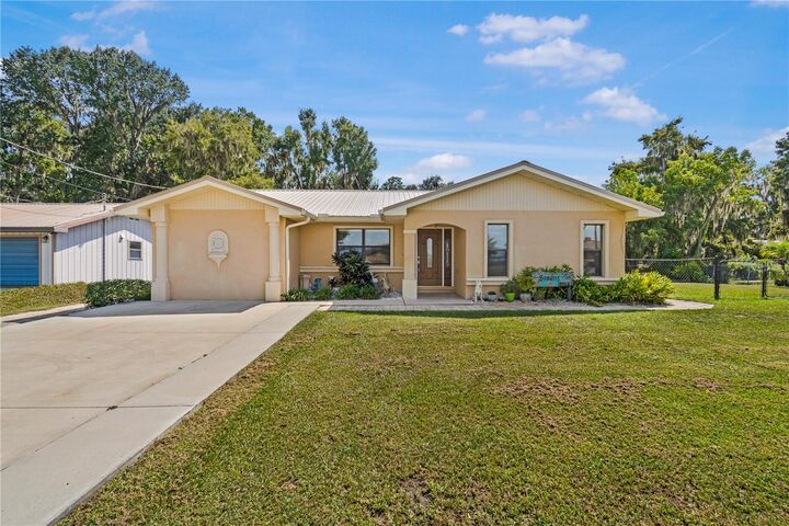 1119 Cr 457  Lake Panasoffkee FL 33538 photo