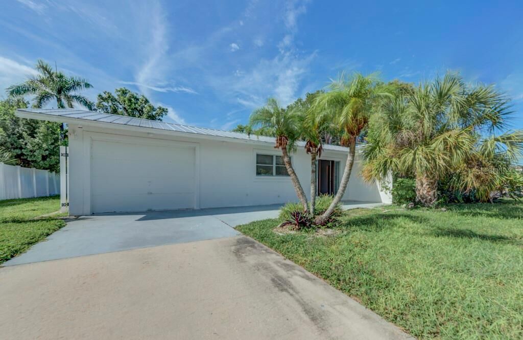 Property Photo: 2138 Pine Terrace FL 34231