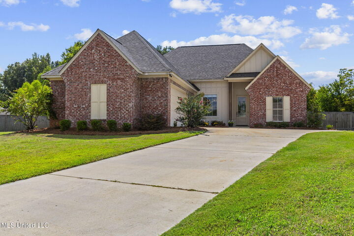 Property Photo: 105 Leah Cove MS 39046