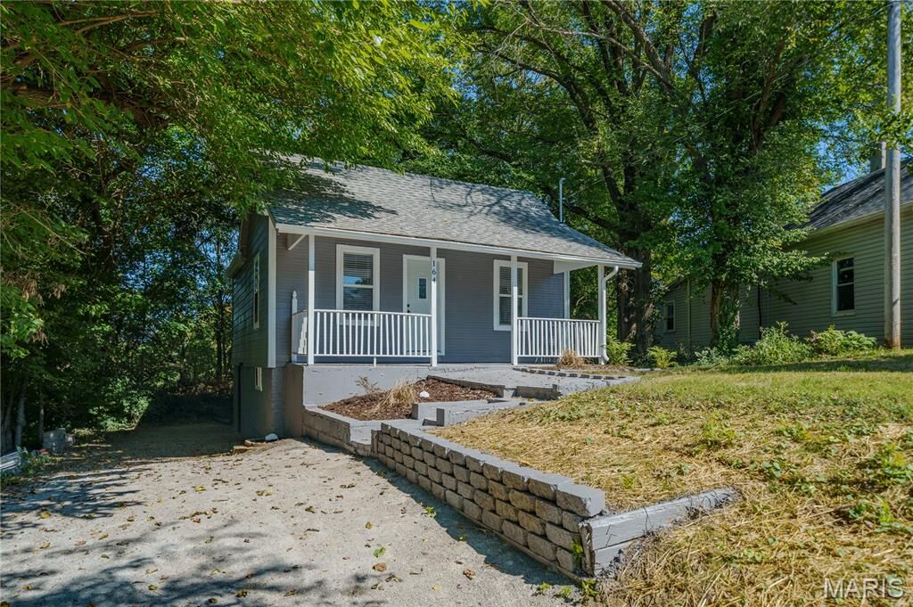 Property Photo:  164 Rosin Street  IL 62034 