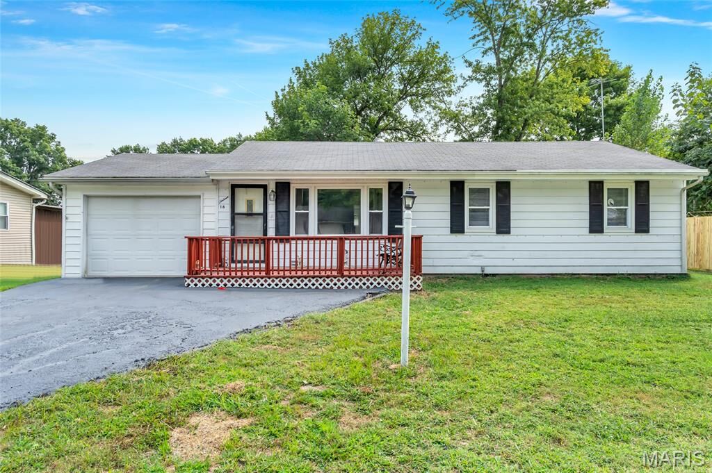 Property Photo:  16 Sandridge Drive  IL 62264 
