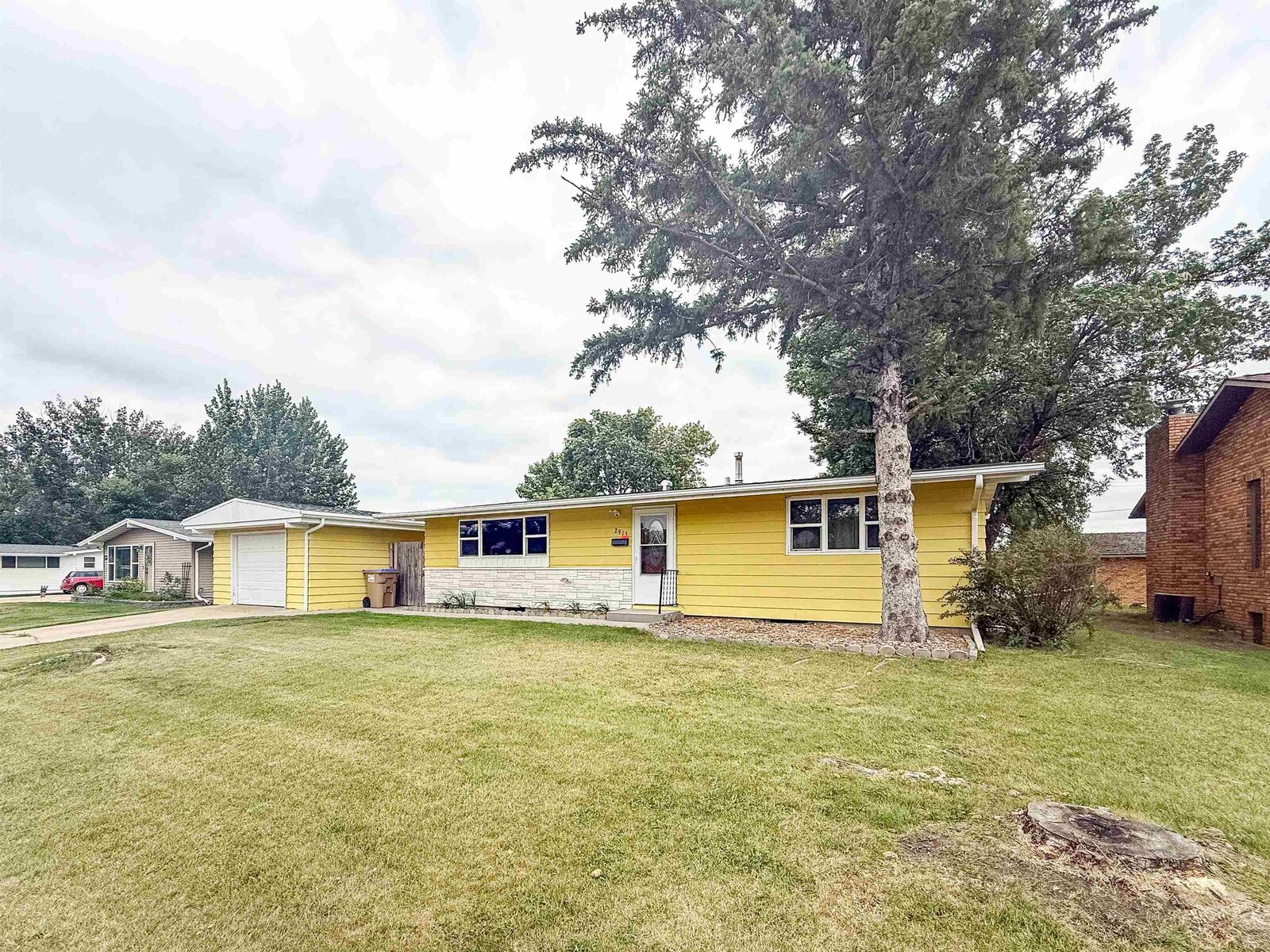 Property Photo:  2915 2nd Ave SW  ND 58701 