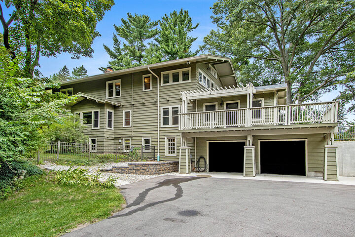 2340 Springhill Drive  Kalamazoo MI 49008 photo