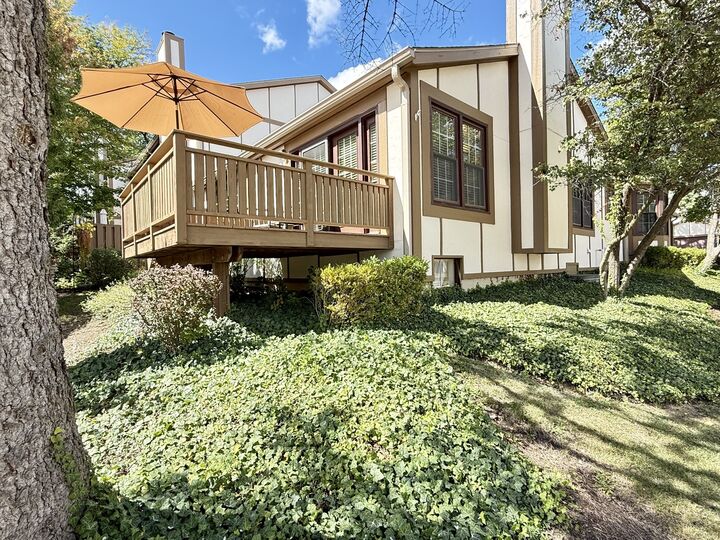 Property Photo:  1118 Oakview Drive  IL 60187 