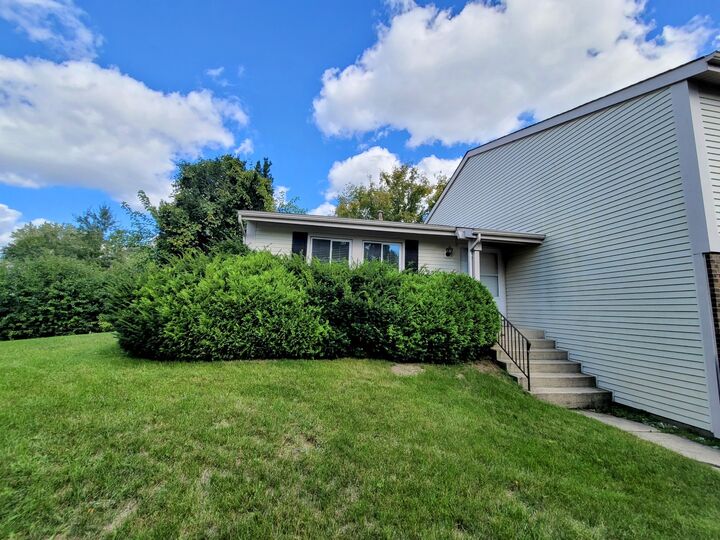 Property Photo:  109 Green Meadow Court  IL 60008 
