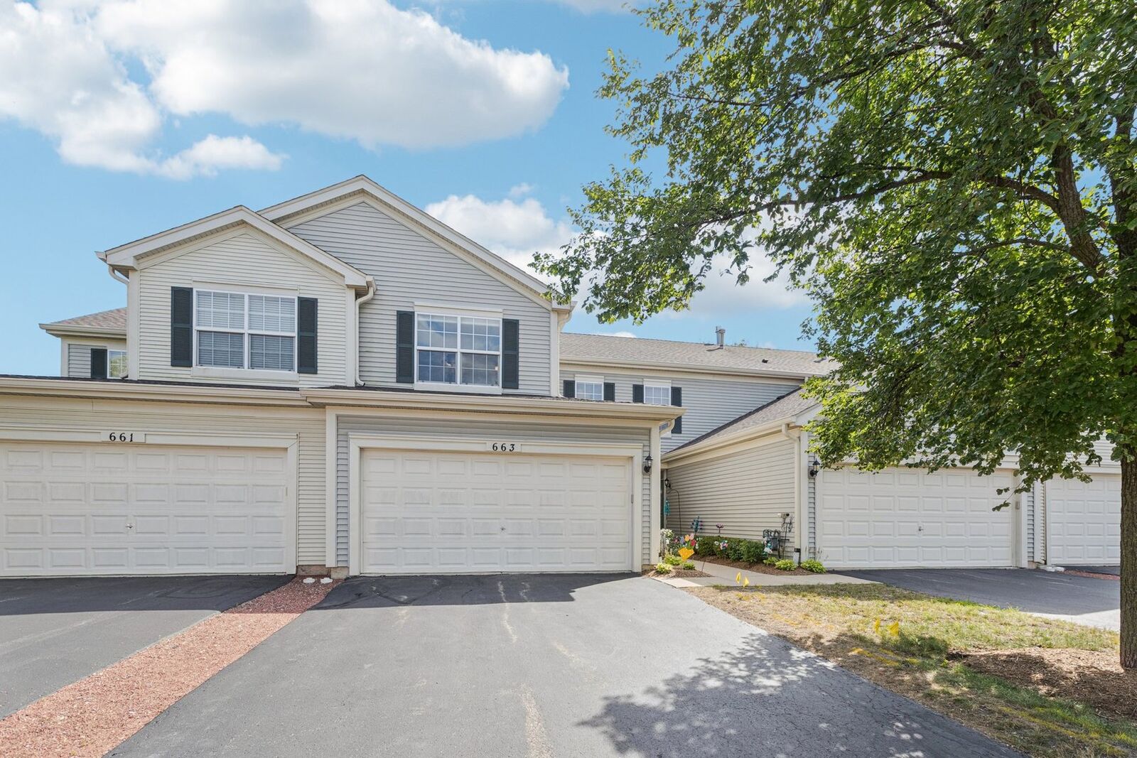 Property Photo:  663 W Jonathan Drive  IL 60073 