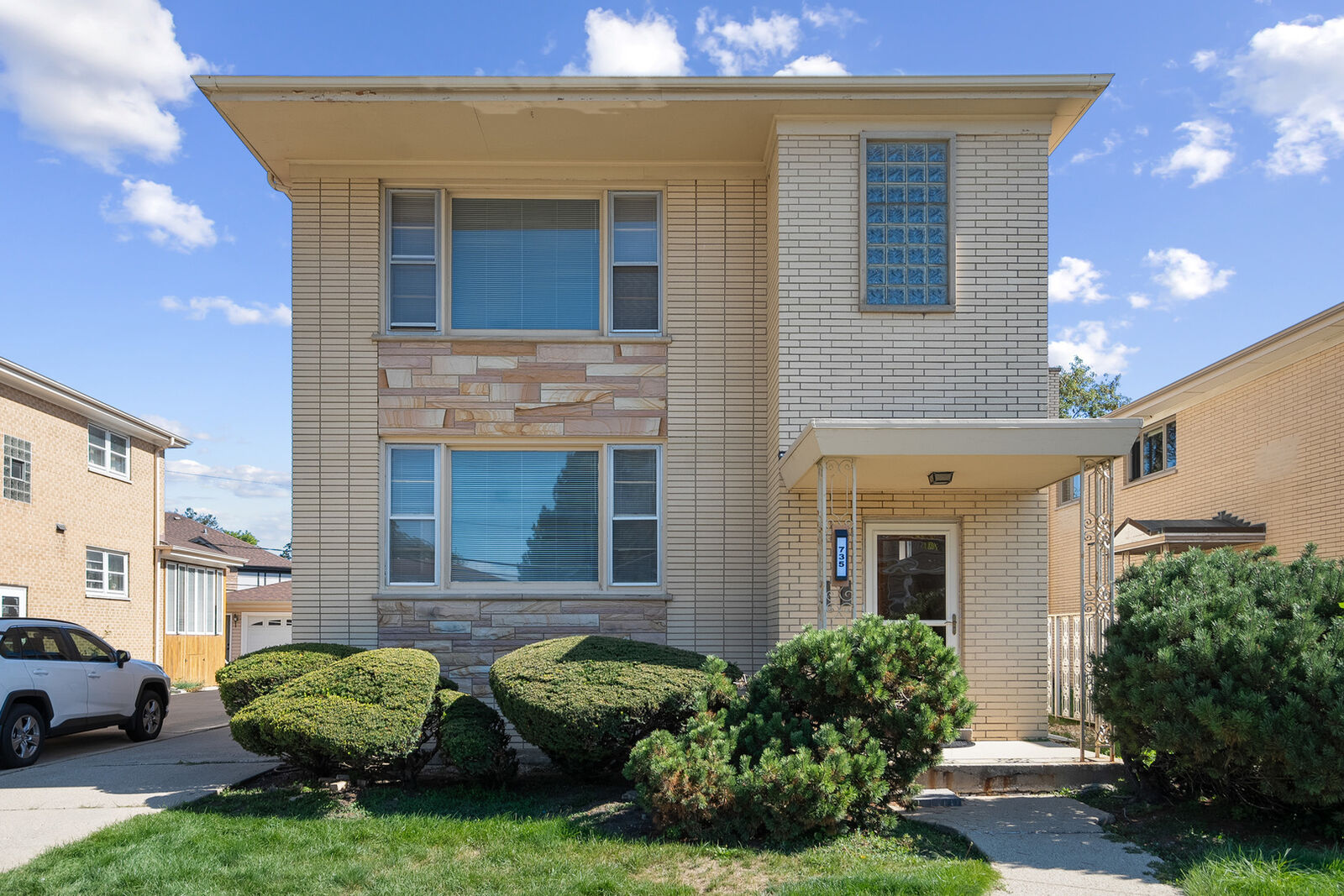 Property Photo:  735 N Northwest Highway  IL 60068 