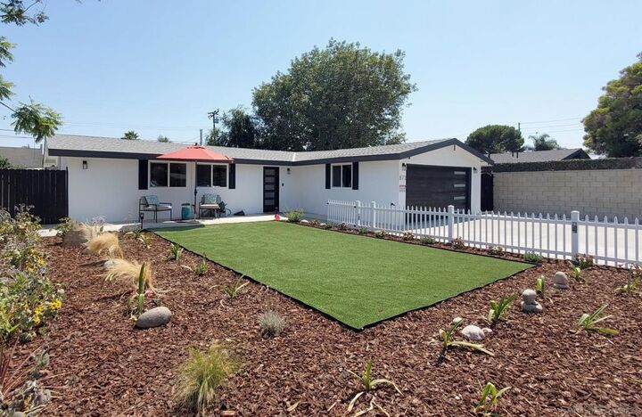 Property Photo: 873 Towne Street CA 92627