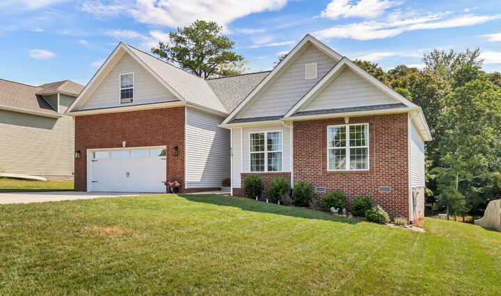 Property Photo: 432 Hawkins Rd TN 37040