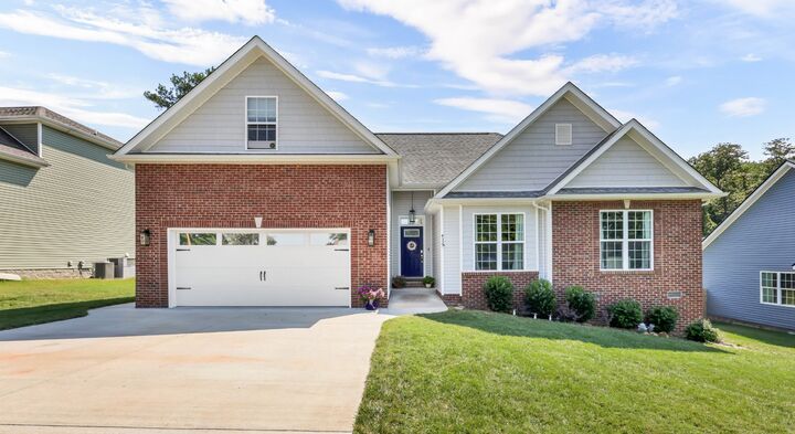 Property Photo: 432 Hawkins Rd TN 37040