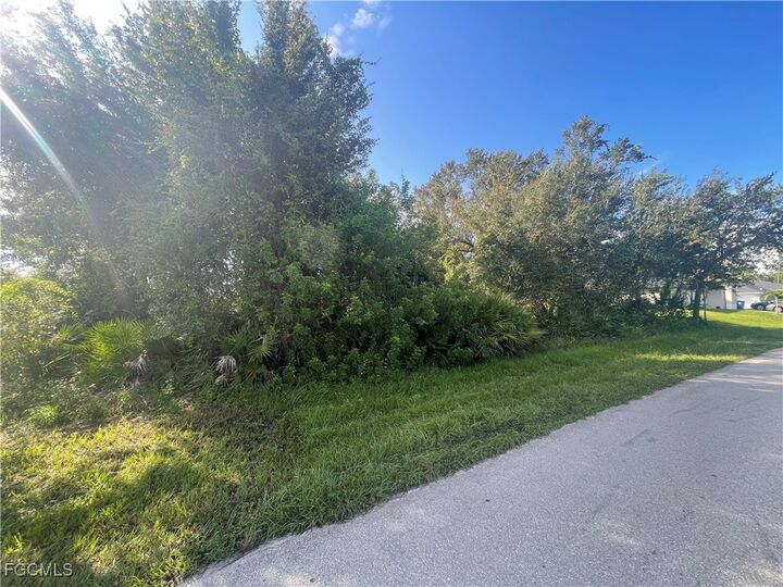 Property Photo:  4845 - 4847 29th Street SW  FL 33973 