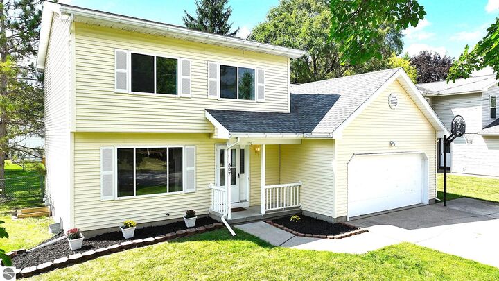 Property Photo: 807 Whitney Street MI 48858