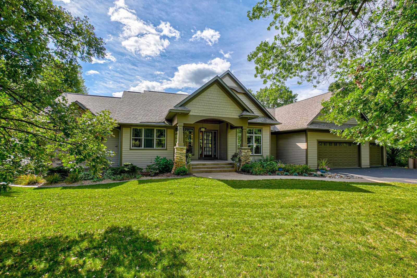 Property Photo:  877 Highlander Trail  WI 54016 