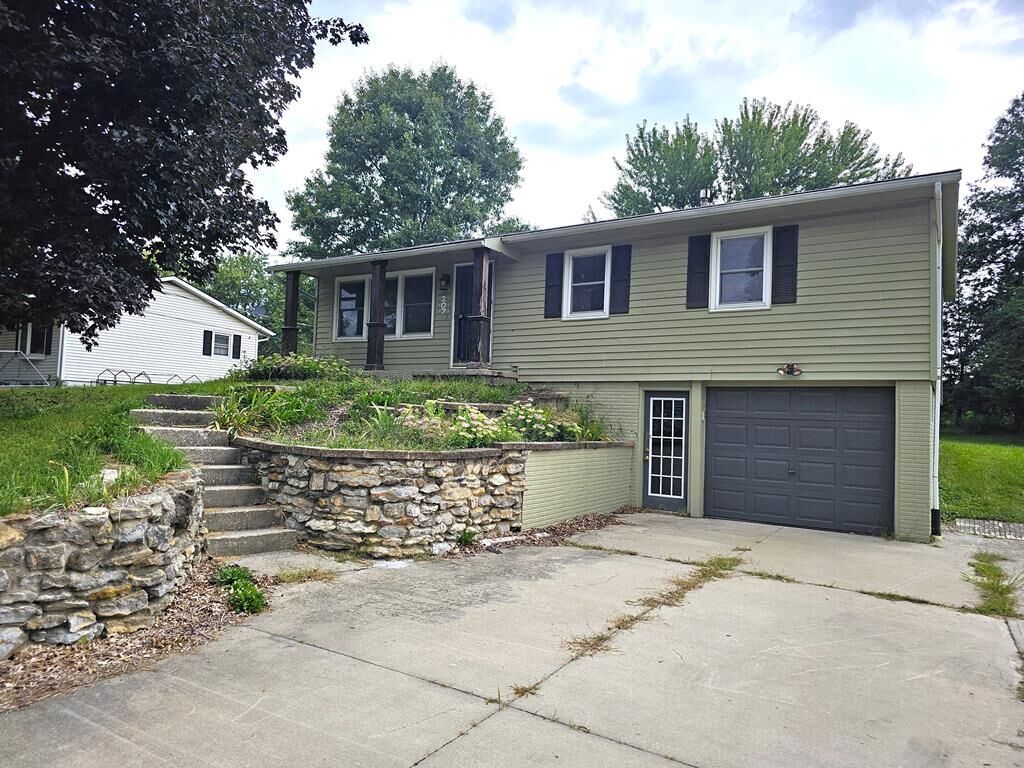 Property Photo:  207 Muriel Street  MO 64424 