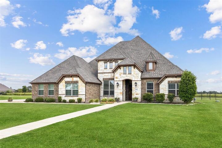 Property Photo: 621 Stampede Run TX 75032