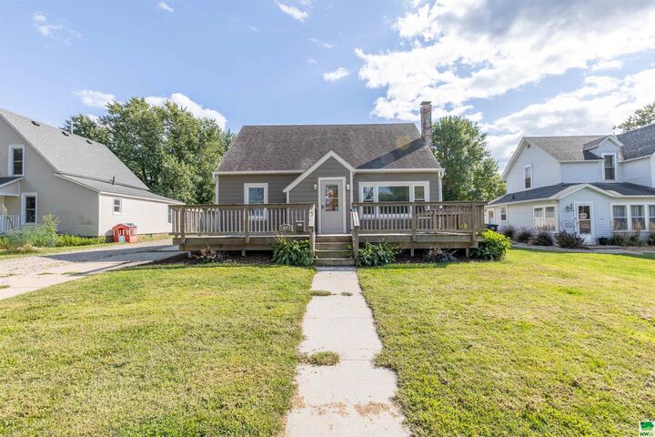 Property Photo: 822 1/2 Main Street IA 51034