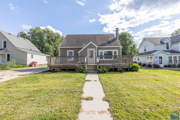 Property Photo:  822 1/2 Main Street  IA 51034 