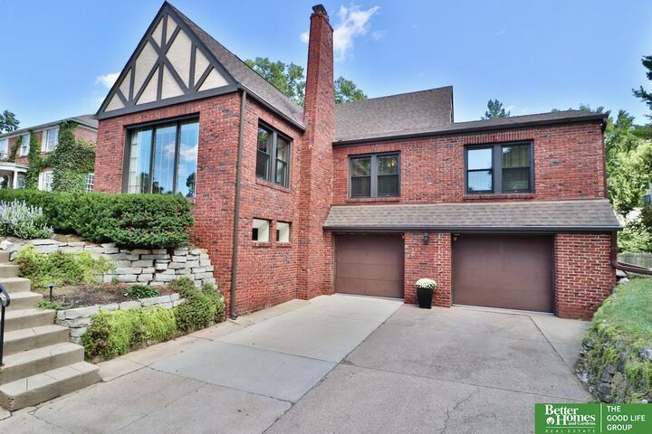 Property Photo: 1321 S 80 Street NE 68124
