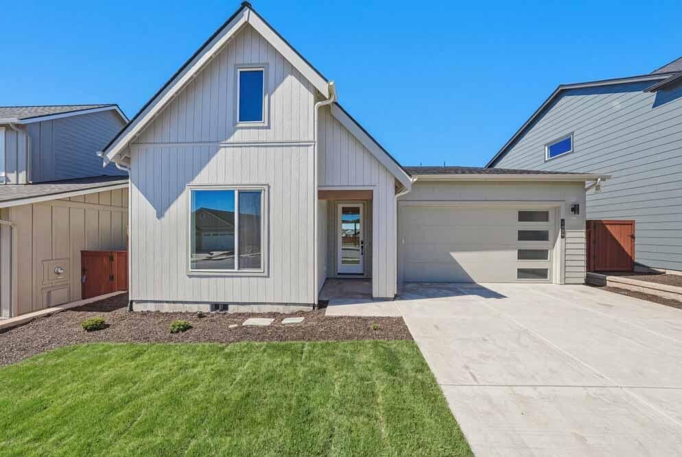 Property Photo:  1459 NE Whistle Way  OR 97754 