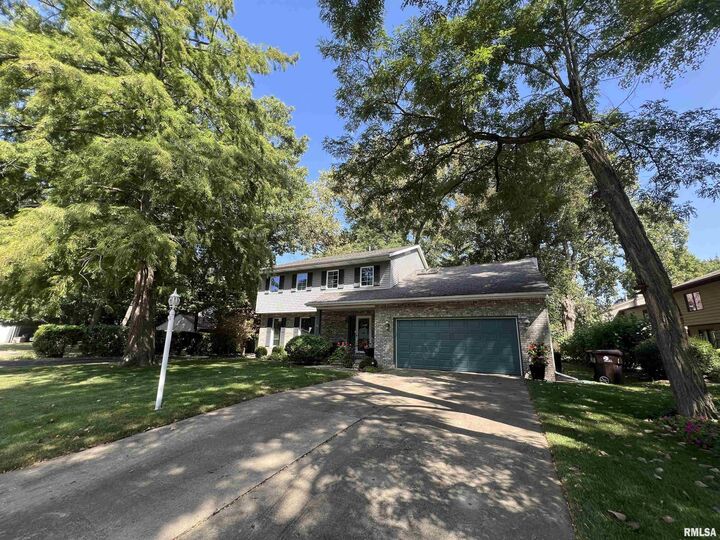Property Photo: 1109 W Sleepy Hollow Court IL 61615