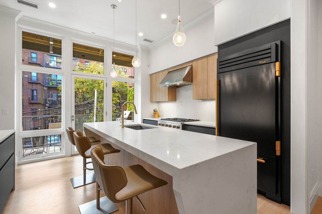 Property Photo:  30 Concord Square 1  MA 02118 