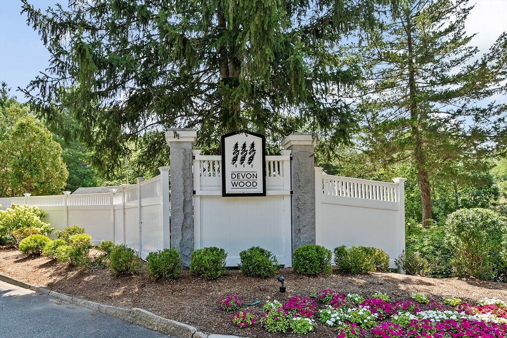 Property Photo:  75 Bradford Commons Ln 75  MA 02184 
