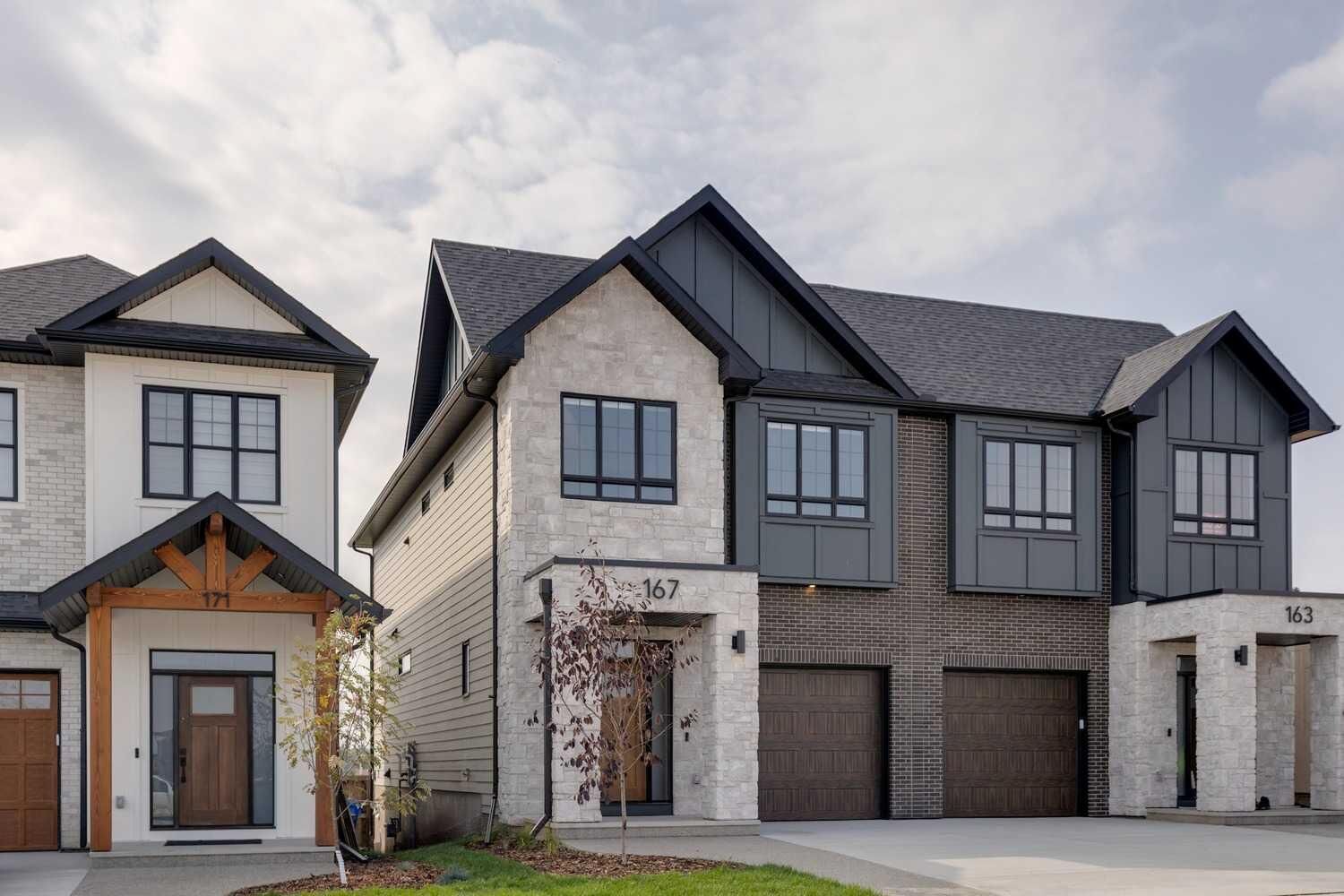 Property Photo:  167 Greenwich Drive NW  AB T3B 6N9