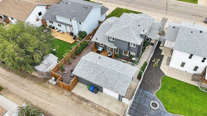 Property Photo: 167 Douglas Avenue AB T4R 2G5