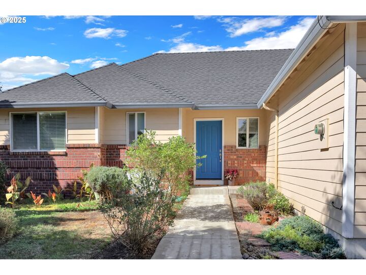 Property Photo: 1025 Swenson Ln OR 97404