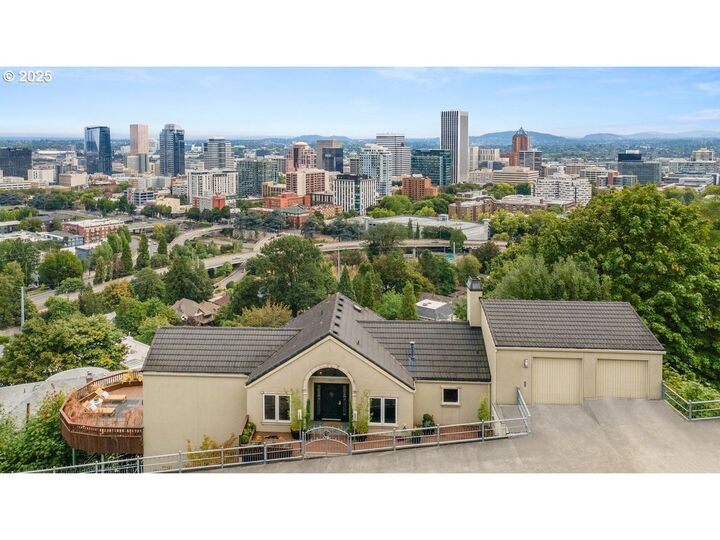 Property Photo: 1558 SW Upper Hall St OR 97201