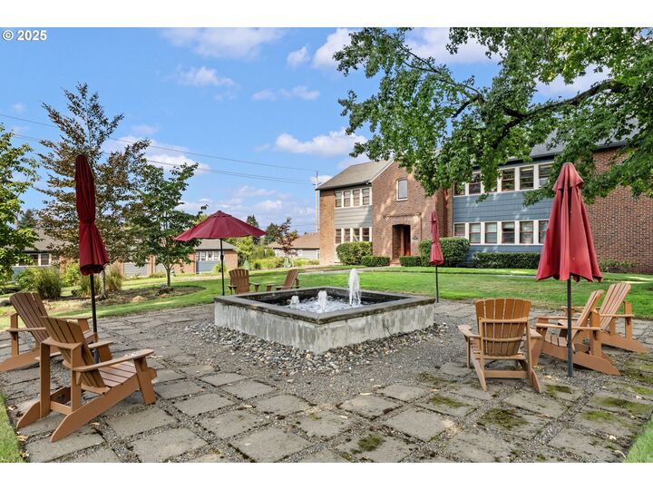 Property Photo:  235 NE 61st Ave 36  OR 97213 