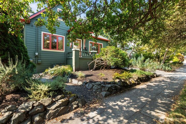 Property Photo: 6725 22nd Avenue NW WA 98117
