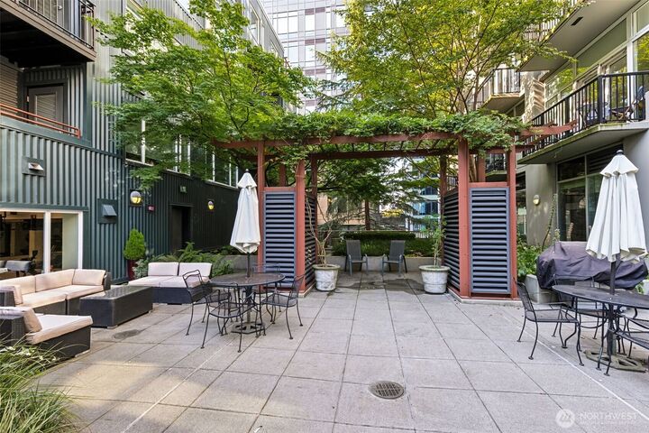 Property Photo:  2717  Western Avenue 7016  WA 98121 