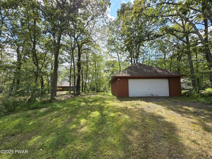 Property Photo: 806 Rimrock Court PA 18428