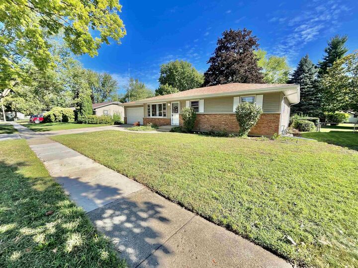 Property Photo:  2304 Maple Avenue  IL 61111 