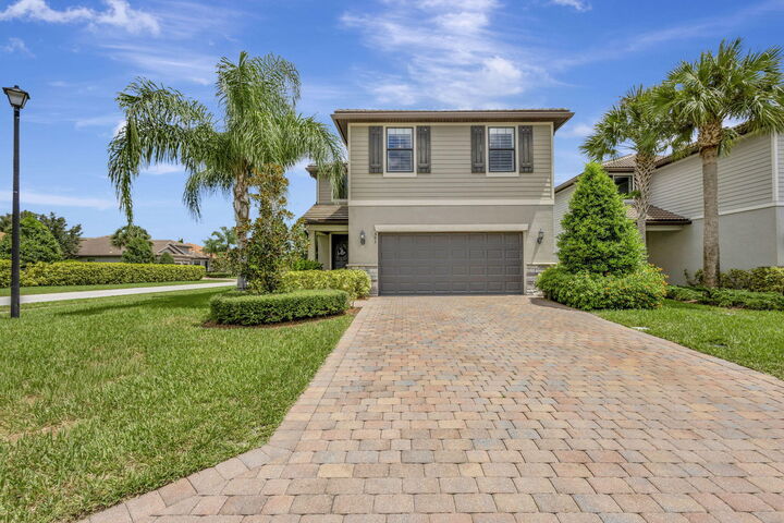 Property Photo: 593 SE Monet Drive FL 34984