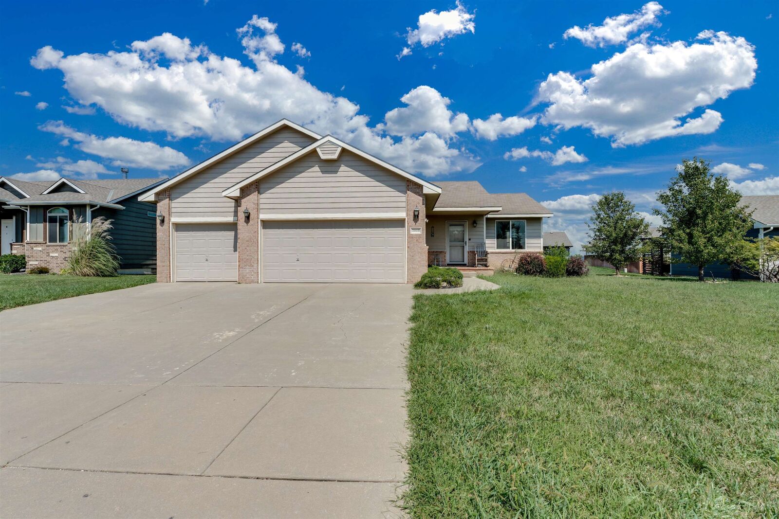 Property Photo: 2010 E Teak Ct KS 67002