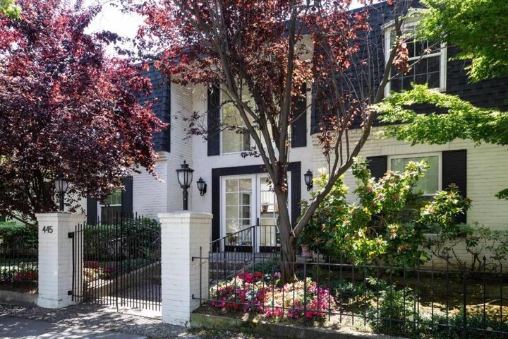 Property Photo:  445 Oak Grove Avenue 4  CA 94025 