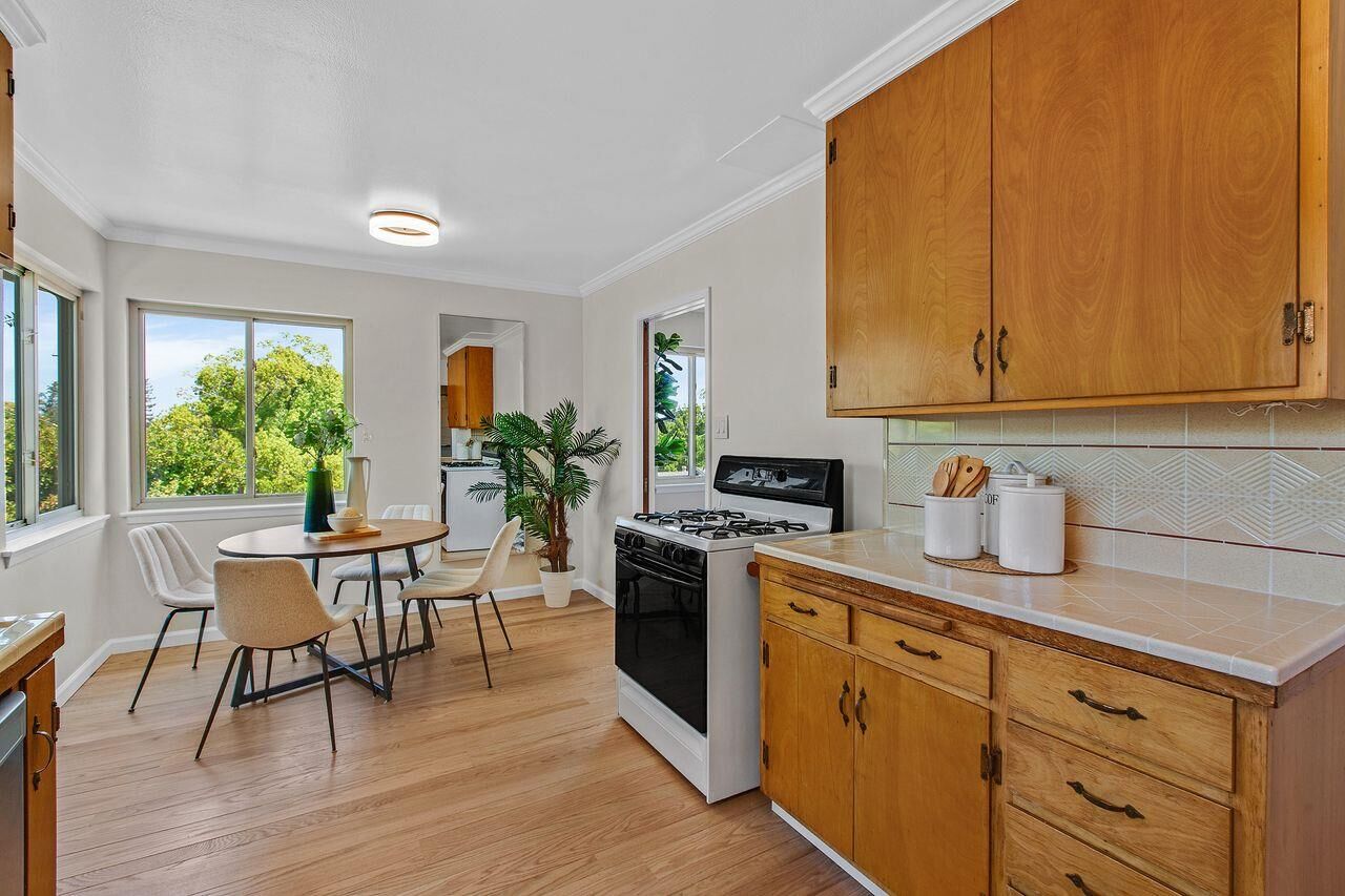 Property Photo:  1623 Cordilleras Avenue  CA 94070 