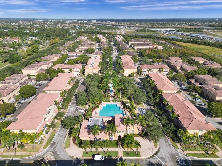 Property Photo: 1404 SW 147th Ave FL 33027