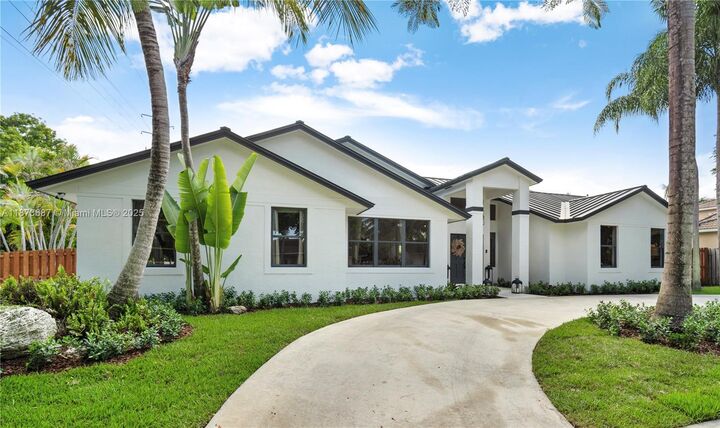8910 SW 160th St  Palmetto Bay FL 33157 photo