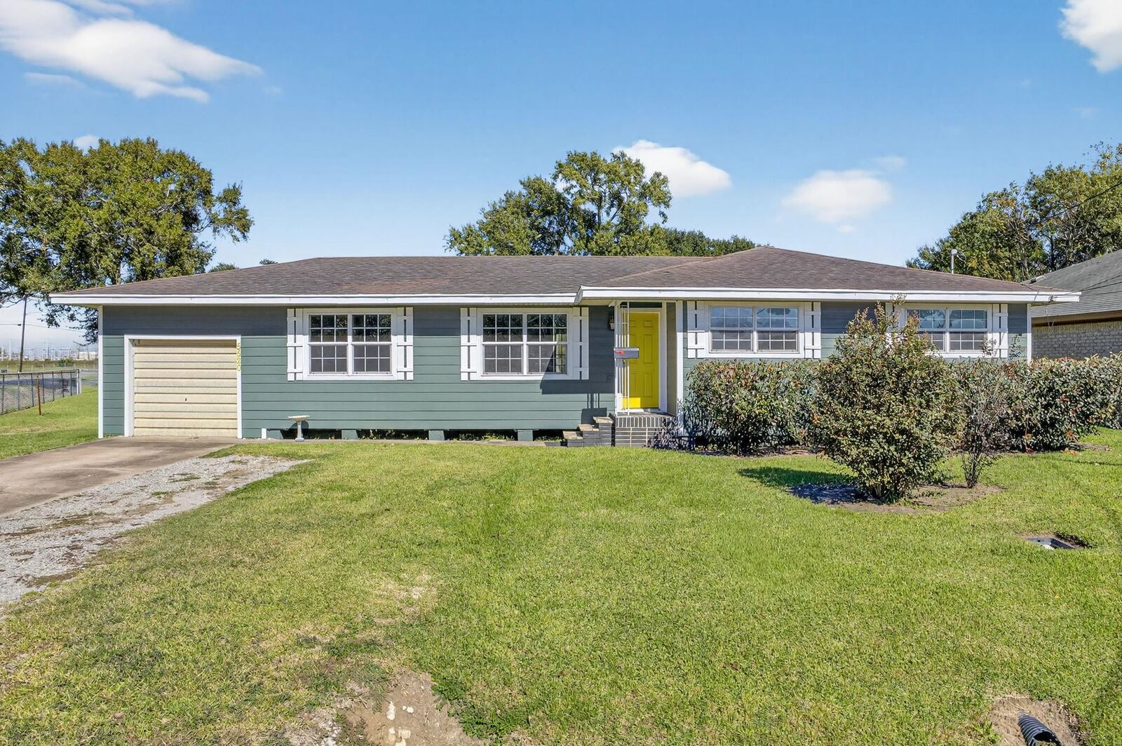 Property Photo:  5520 Lincoln Ave  TX 77619 