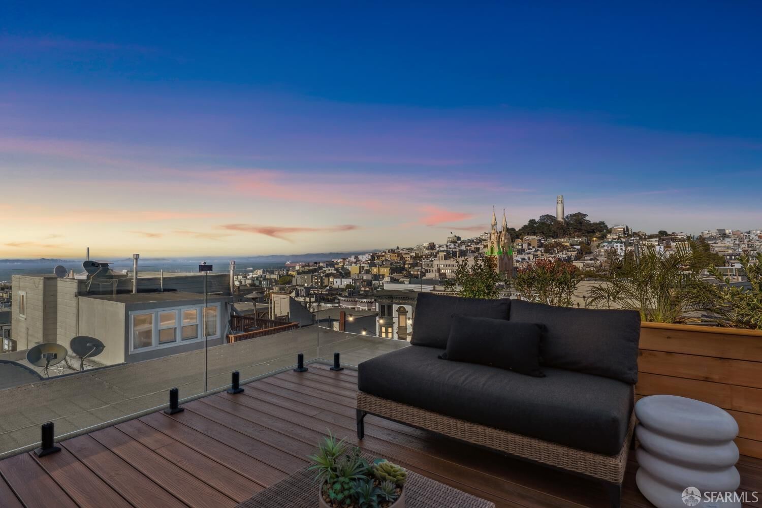 Property Photo: 822-824 Union Street CA 94133
