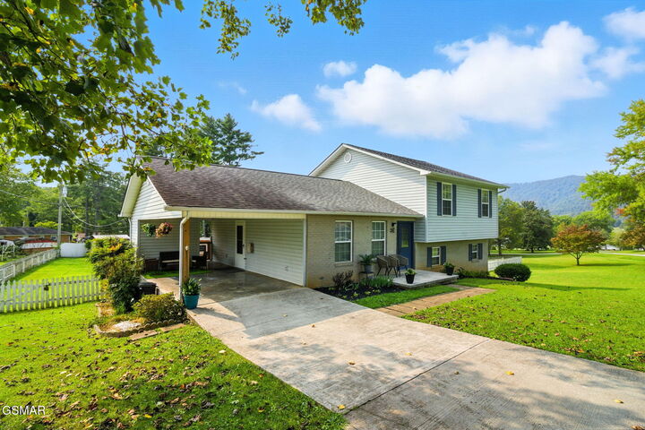 306 Eastwood Drive  La Follette TN 37766 photo