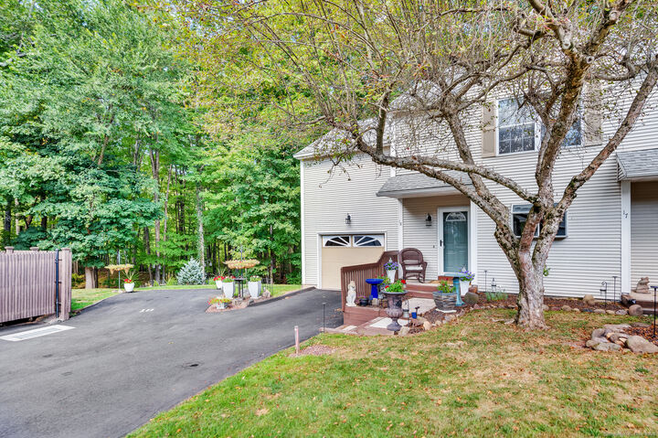 Property Photo: 3409 Whitney Avenue Apt 18 CT 06518