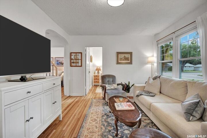 Photo de la propriété:  223 Adelaide Street E  SK S7J 0H5 