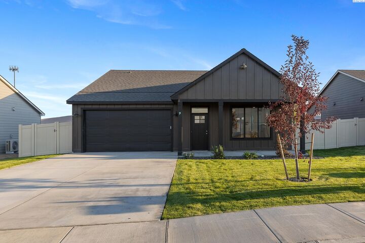 Property Photo: 1415 Jenna Ave WA 99320